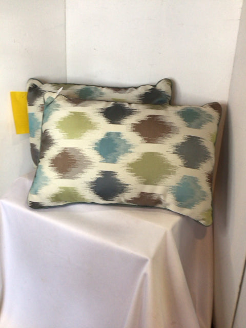 Pair Cream/Multi Polyester Pillow Set