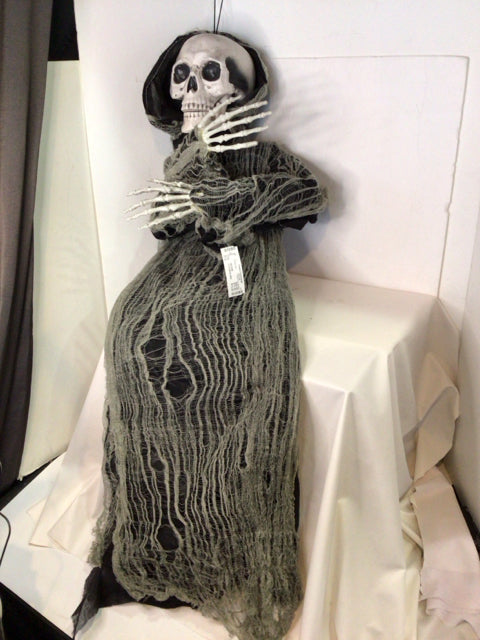 White/Gray Skeleton Holiday Item
