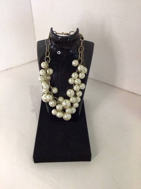 Silver/White Pearls Necklace