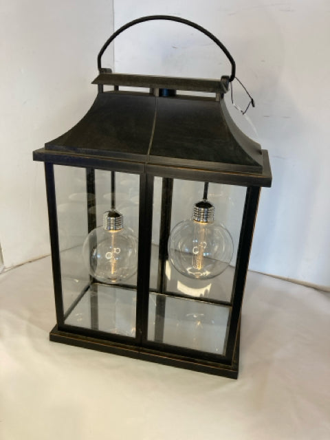 Battery Metal/Glass Lighted Lantern