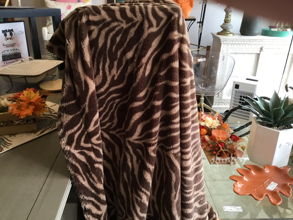 Jennifer Lopez Reversible Brown Throw