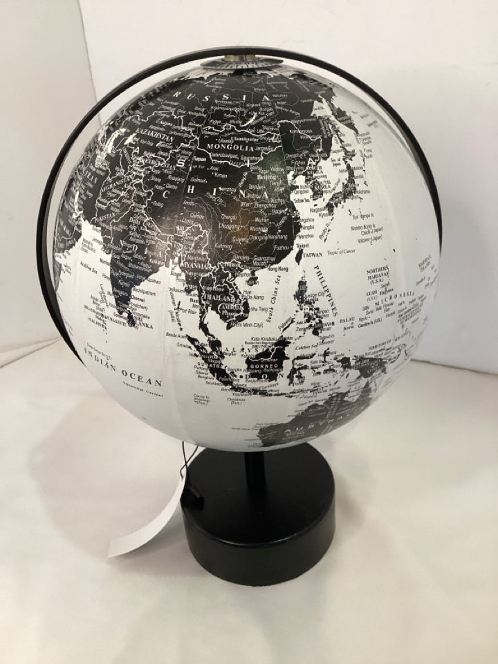 Black/White Metal/Wood World Globe