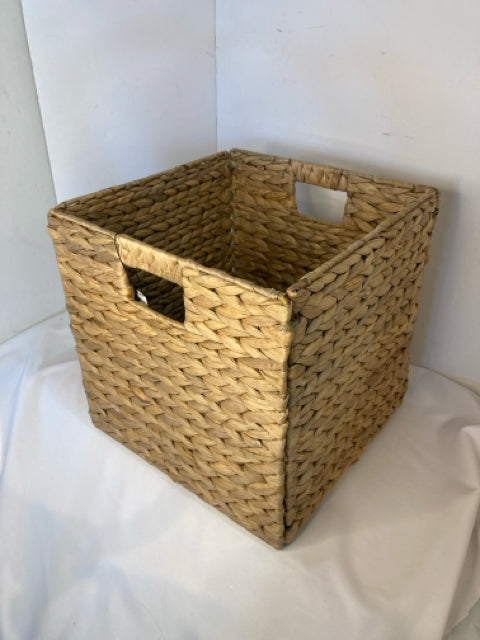 Collapsible Natural Seagrass Basket