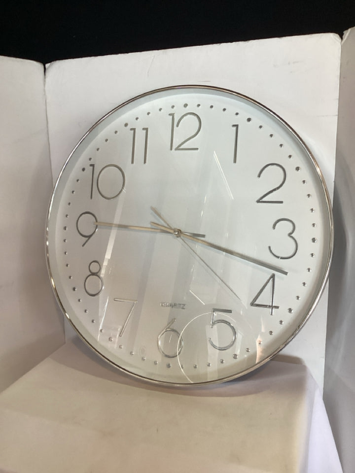 Wall White/Silver Clock