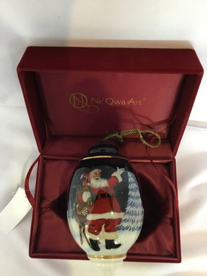 Ne' Qwa Art Ornament Blue/Red Glass Santa In Box Holiday Item