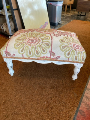 Linen Circles Cream/Red Ottoman