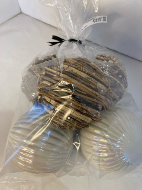 Decorative Brown/White Ceramic Grapevine 5 Piece Set Ball