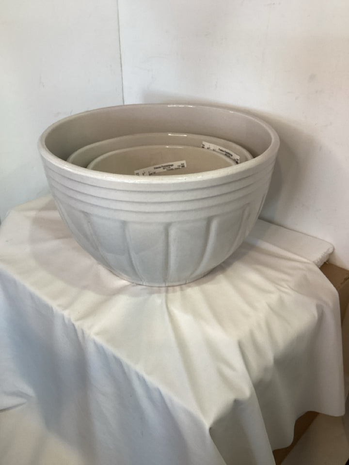 Roseville Vintage White Ceramic Set of 3 Bowl Set