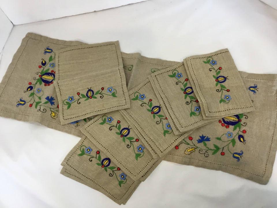 Set of 7 Beige/Multi Linen Flowers Napkins