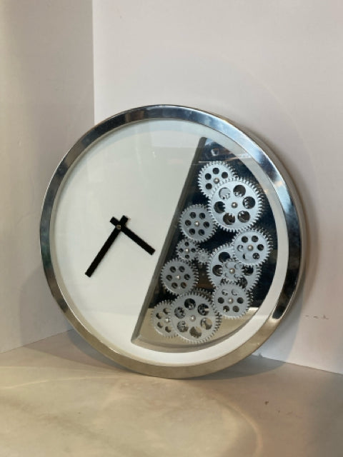 Round Black/White Chrome Gear Divided Clock