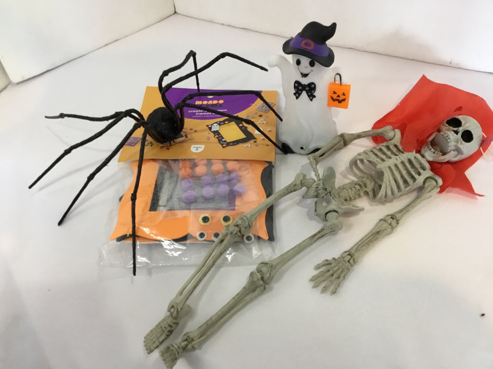 Halloween Black/White Plastic In Bag Figure 4 Pieces Holiday Item
