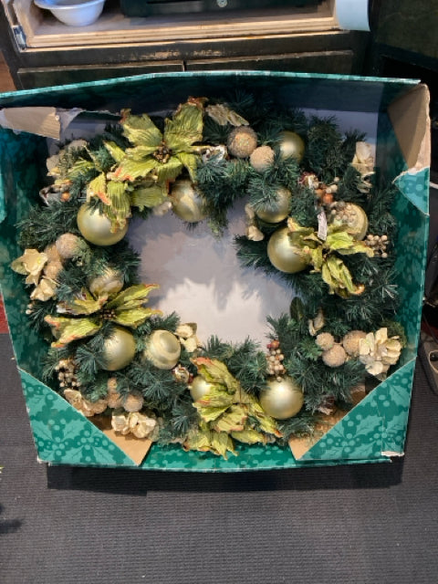 Christmas Green/Gold Wreath Holiday Item