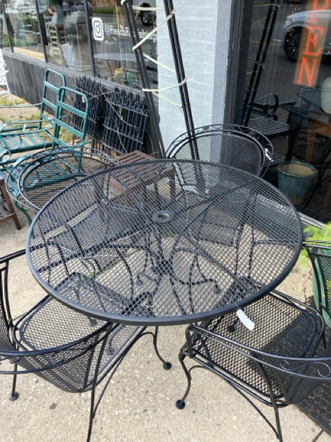 Vintage Outdoor/Outside Wrought Iron Round 4 Chairs Black Table & Chairs