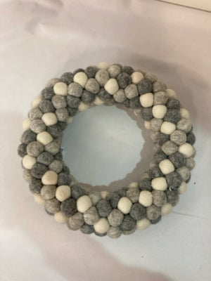 Wreath Gray/White Cotton Holiday Item