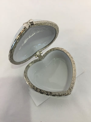China Heart White/Blue Box