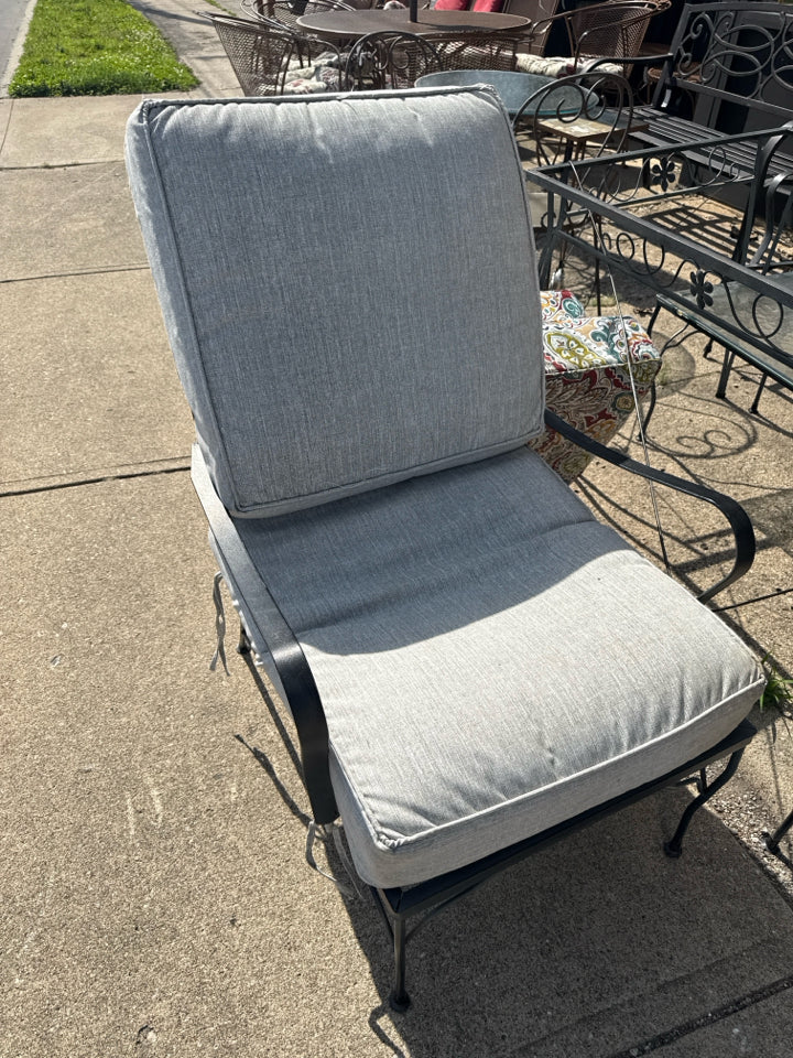 Aluminum w/cushion Gray Chair