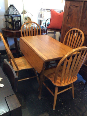 Drop Leaf Oak w/4 Chairs Light Brown Table & Chairs