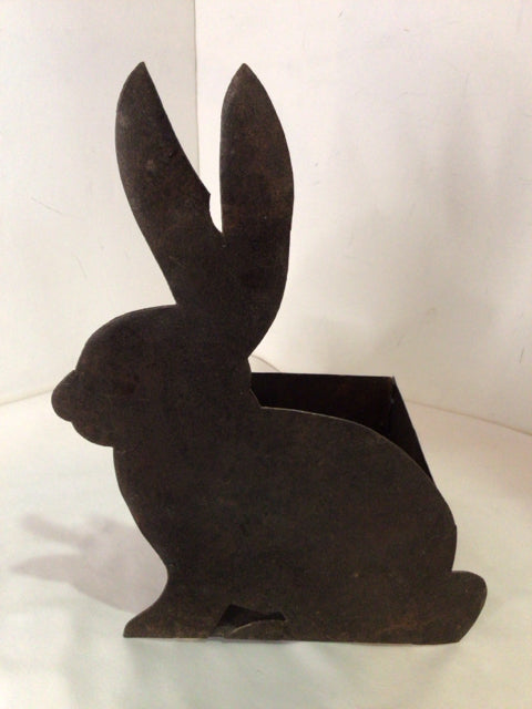 Rust Metal Rabbit Basket