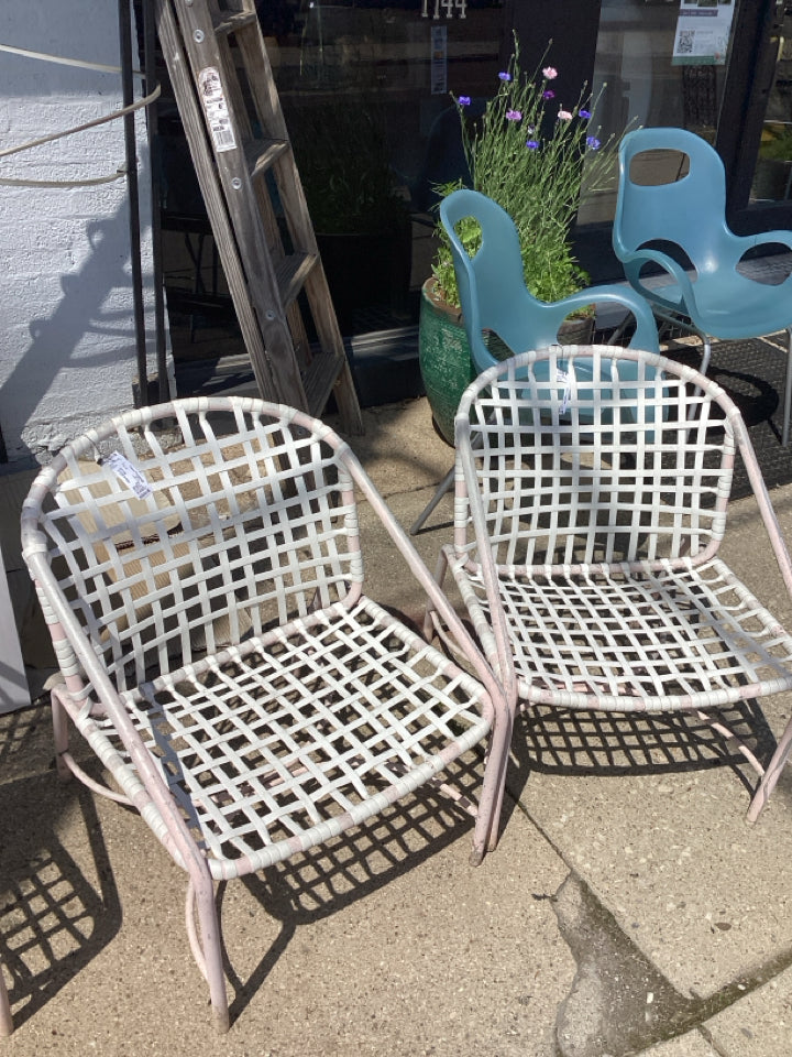 Brown Jordan Vintage Pair Outdoor/Outside White Chair Set
