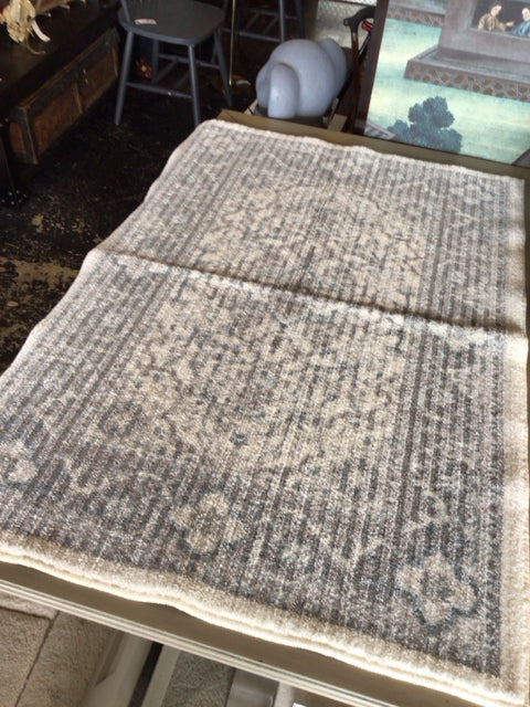 Polyester Gray/Cream Rug