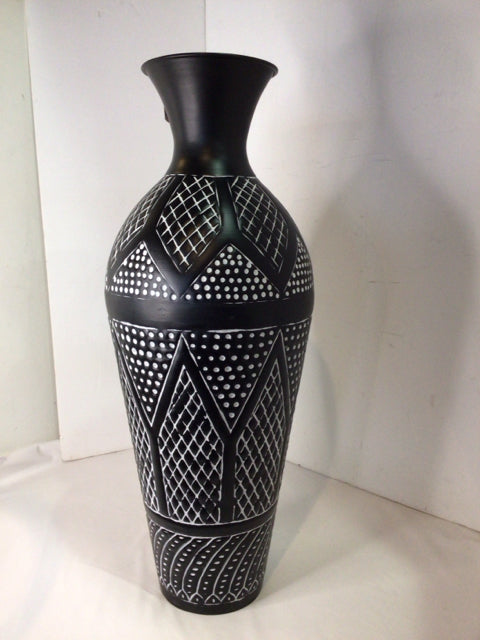 Black/White Aluminum Vase