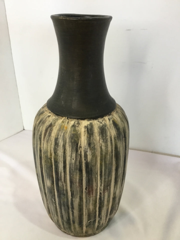 Gray/Red Ceramic Ribbed Vase
