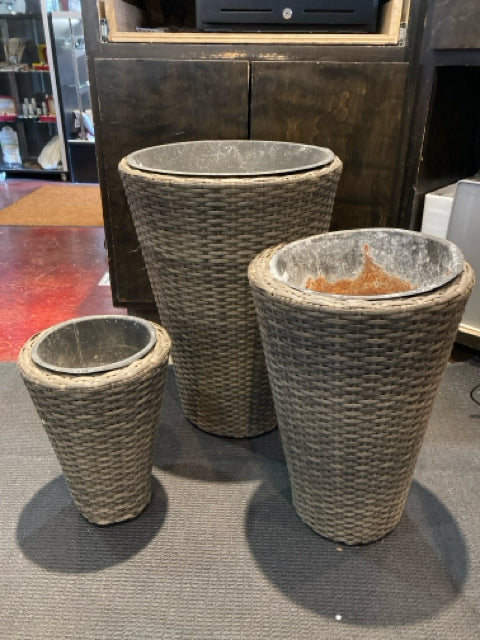 Outdoor/Outside Brown Wicker Set of 3 Planter