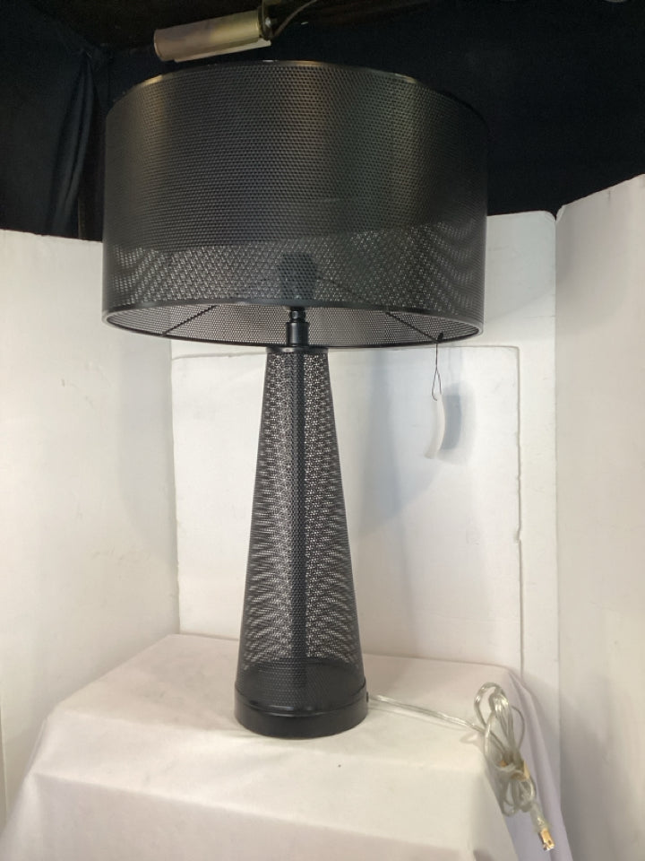 Black Metal Mesh Lamp