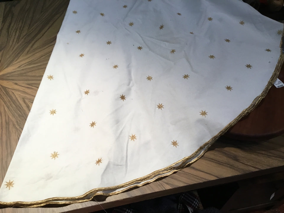 Threshold Christmas White/Gold Cotton Round Tablecloth Holiday Item