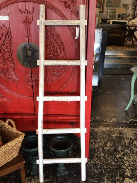 Blanket White Wood Rustic Ladder