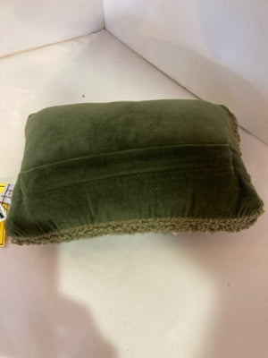 Chandler4 Corners Christmas Cream/Green Wool Pillow Christmas Tree Holiday Item