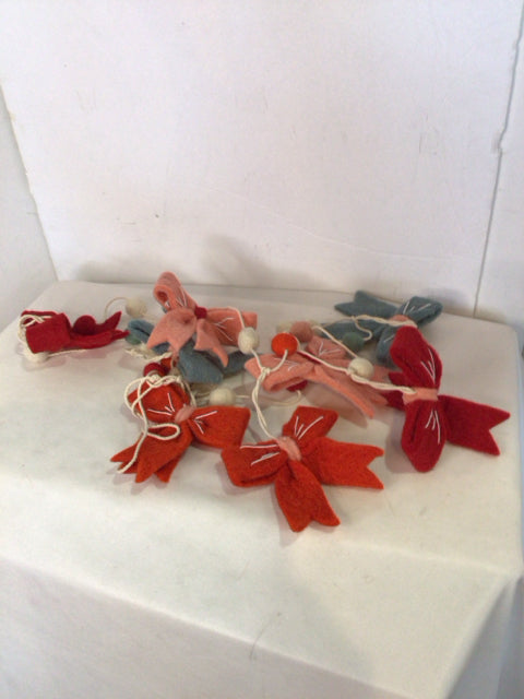 Garland Red/Pink Felt Holiday Item