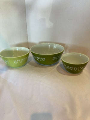 Pyrex Vintage Set of 3 Green Glass Nesting Bowl Set