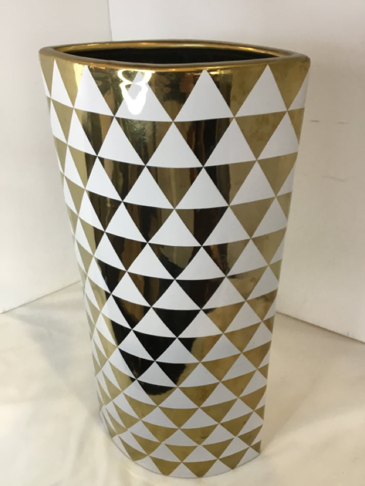 White/Gold Metal Vase