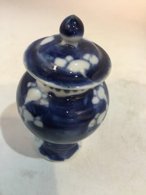 Chinese Blue/White Ceramic Jar Lidded Figurine