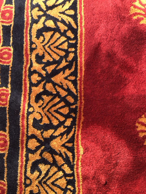 Traditional Wool 5 X 8 Red/Black Rug