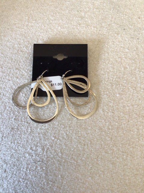 Metal Silver Teardrop Earrings