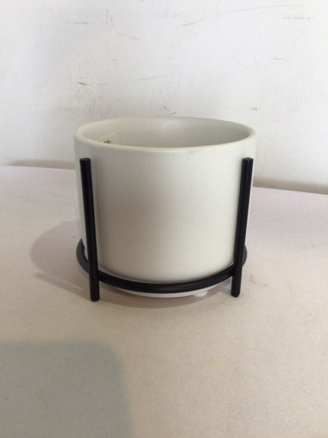 White/Black Ceramic Planter