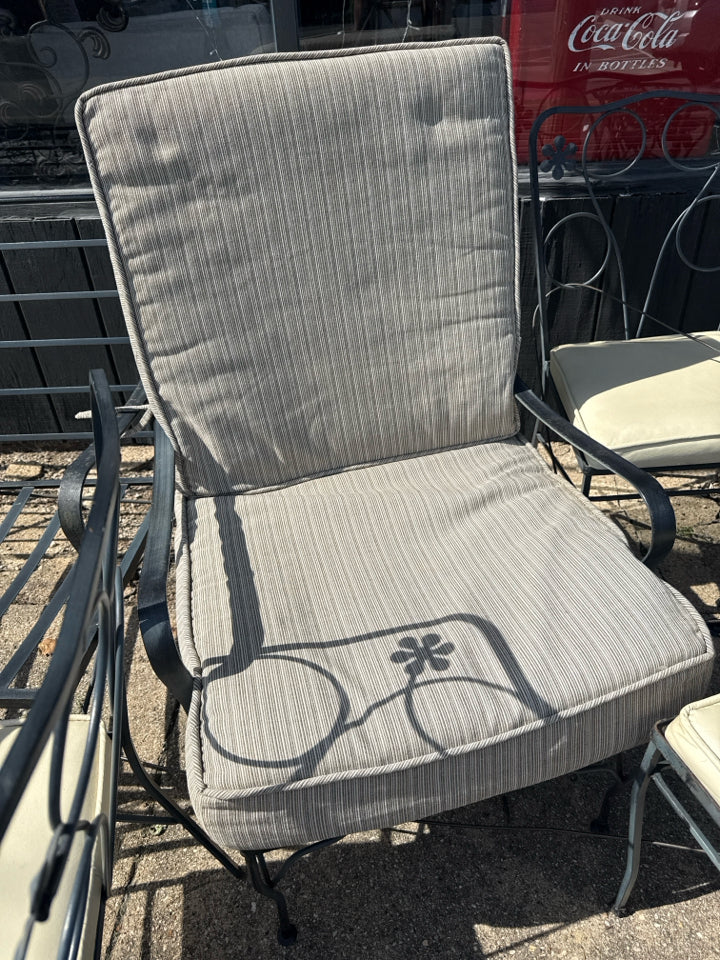 Aluminum w/cushion Tan Chair