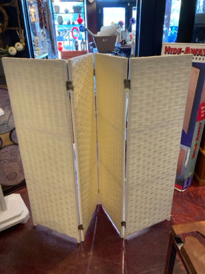 4 Panel Cream Screen