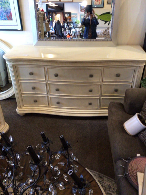 Stanley Wood 9 Drawer As Is Cream Dresser/Chest