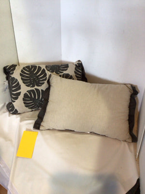 Pair White/Gray Cotton Leaves Pillow Set