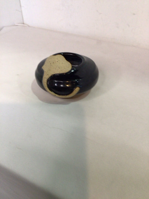 Black/Cream Pottery Vase