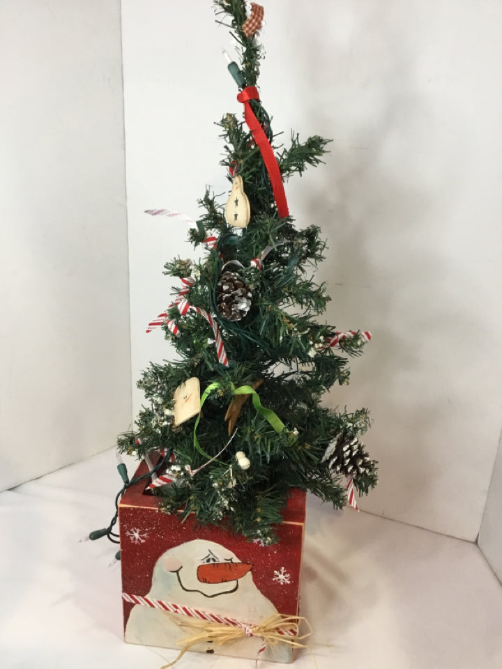 Christmas Red/Green Wood Christmas Tree Light up Holiday Item