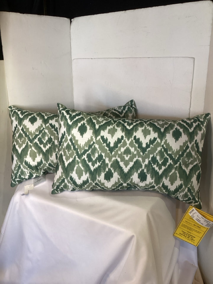 Room & Retreat Pair Green/White Ikat Pillow Set