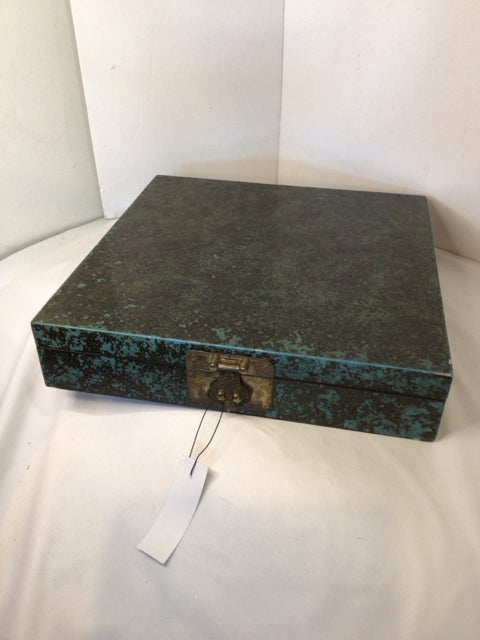 Vintage Metal Blue/Green Box