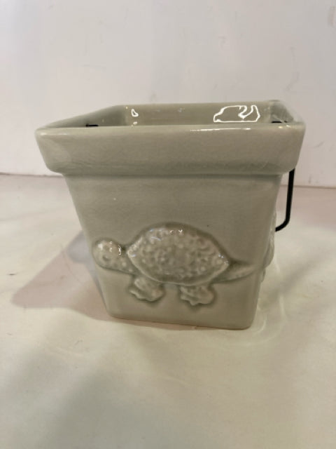 Cream Ceramic Turtle Basket