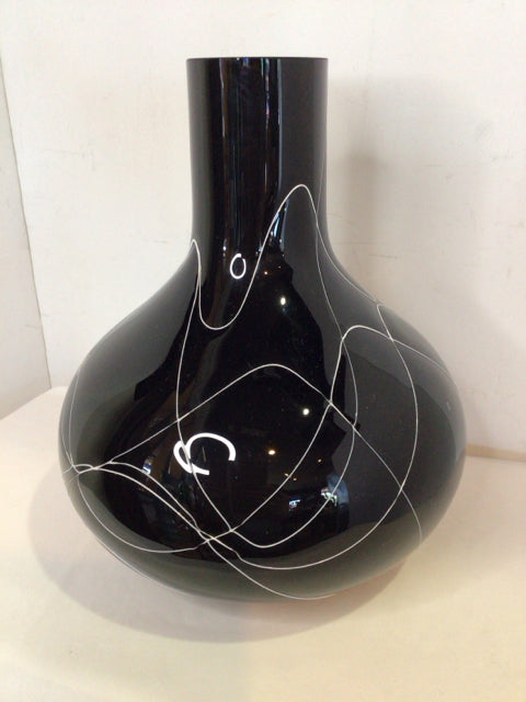 Black/White Vase
