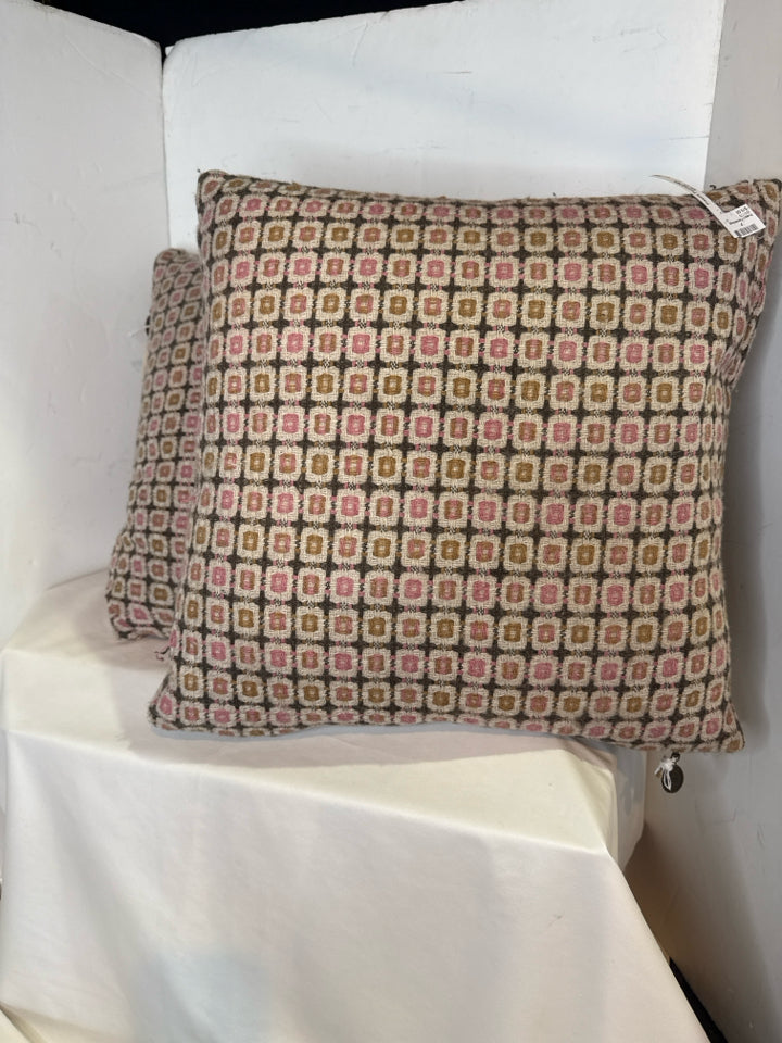 PIER 1 Pair Pink/Gray Pillow Set