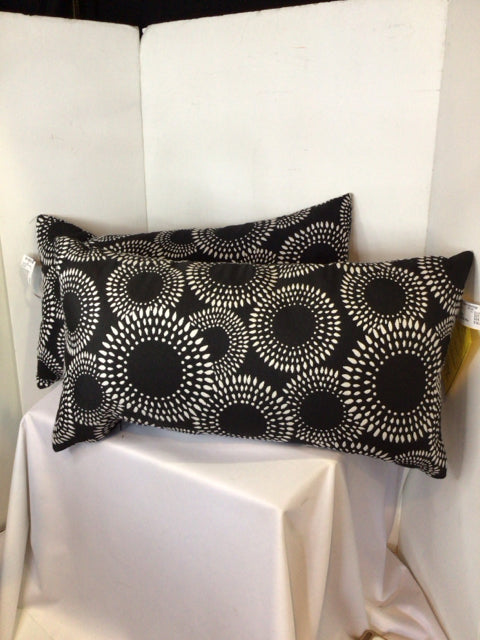 Pair Black/White Circles Pillow Set